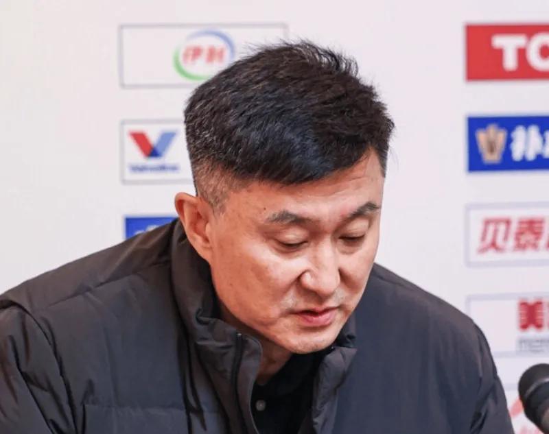博鱼体育官方入口-溃败上海发布会！杜锋直指攻守问题从自身找原因，萨姆纳强调太松